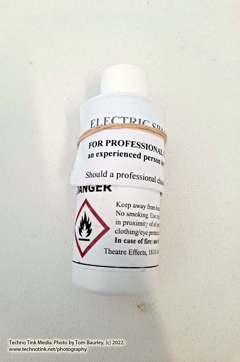 Electric Sparkle Additive 1 Oz. Bottle by Theatre Effects, Inc. - Trick - Image 3