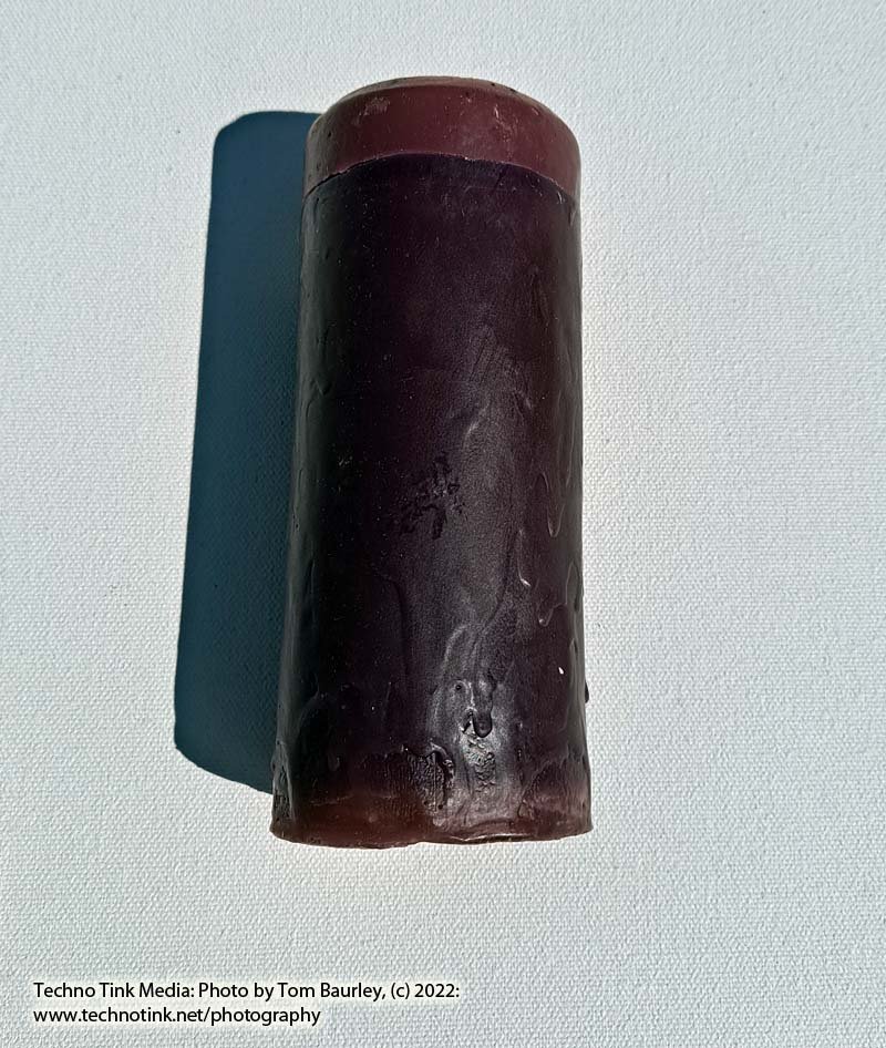 Small purple pillar candle with lavender scent - Image 3