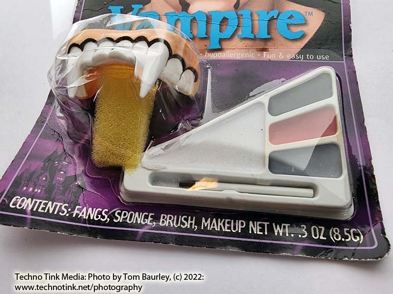 Fun World Vampire Makeup Kit - Image 3