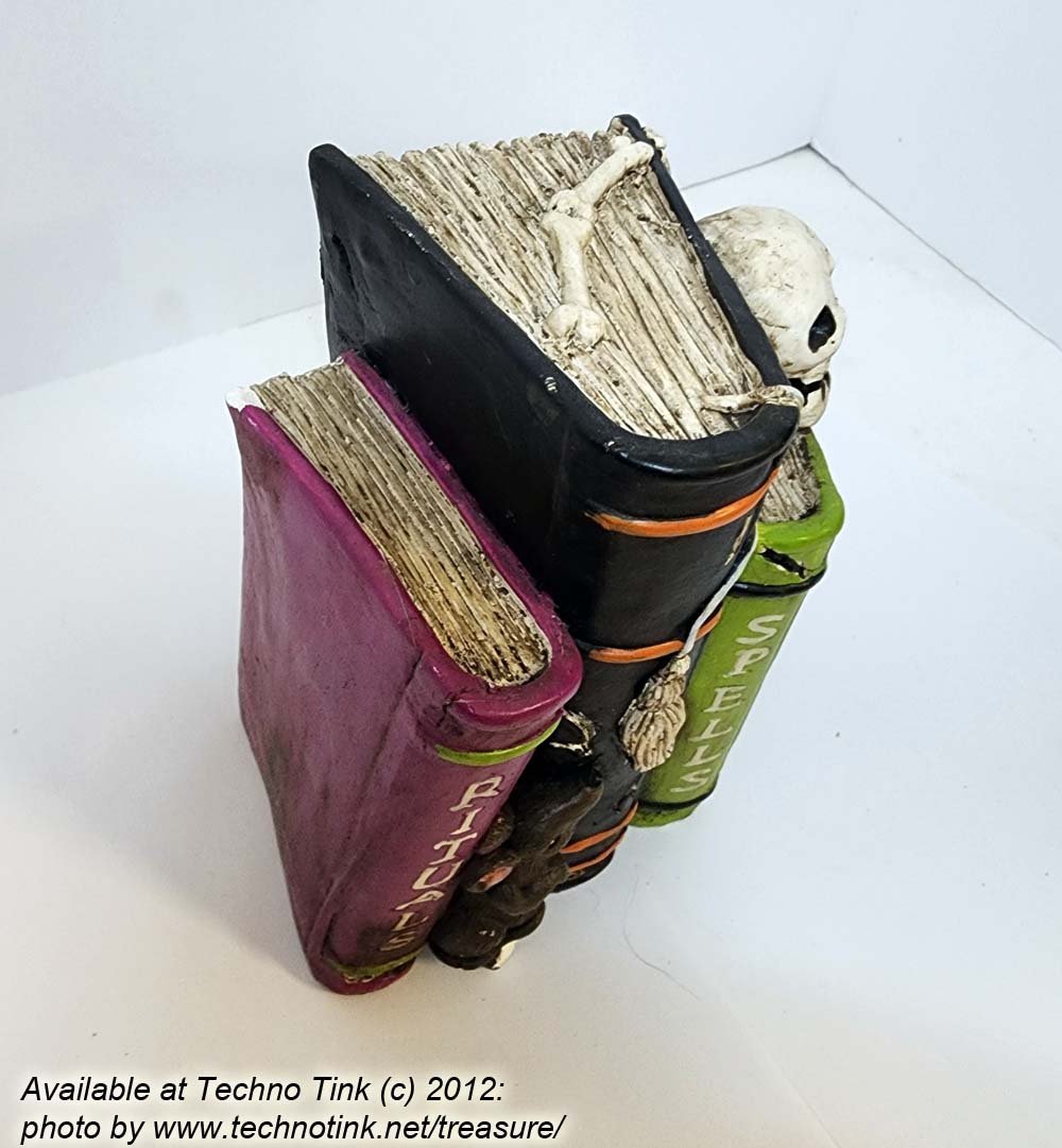 Ceramic or plaster Halloween Bookend of Witchy books - Image 3
