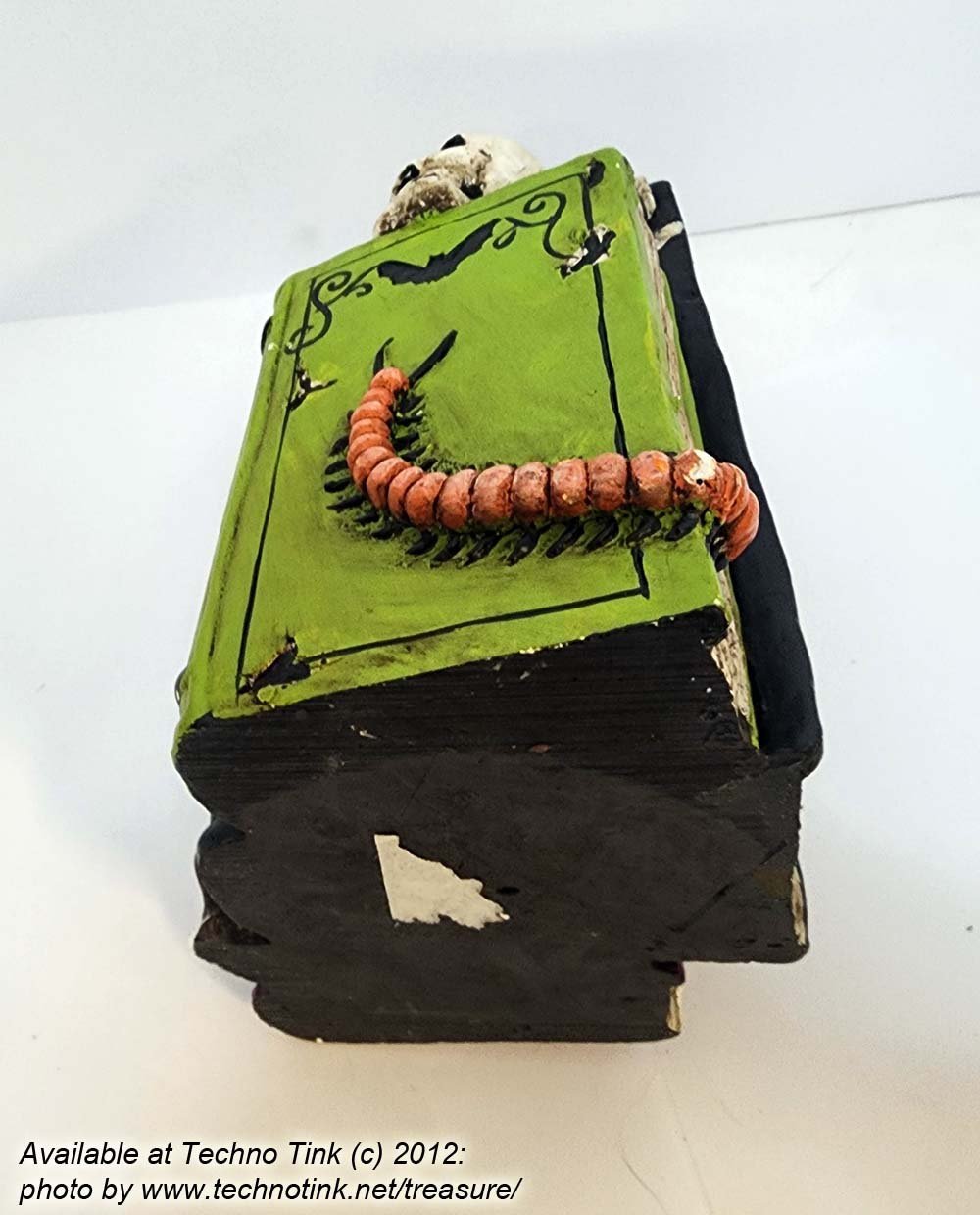 Ceramic or plaster Halloween Bookend of Witchy books - Image 6