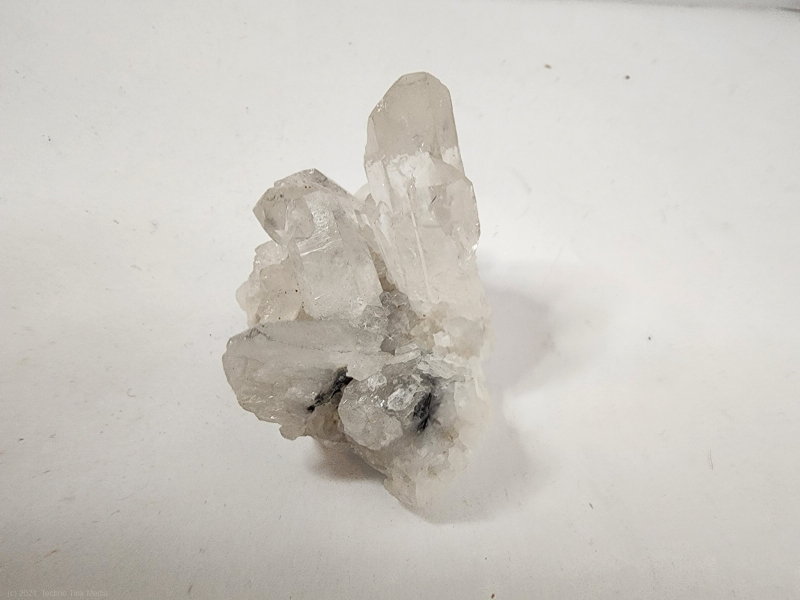041723-0023-TT-QUARTZ_CLUSTER-001