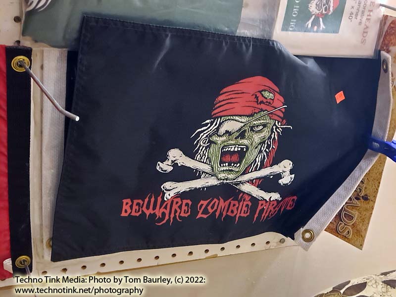 Beware Zombie Pirate Flag, 45 x 30 x .5 cm - Image 2