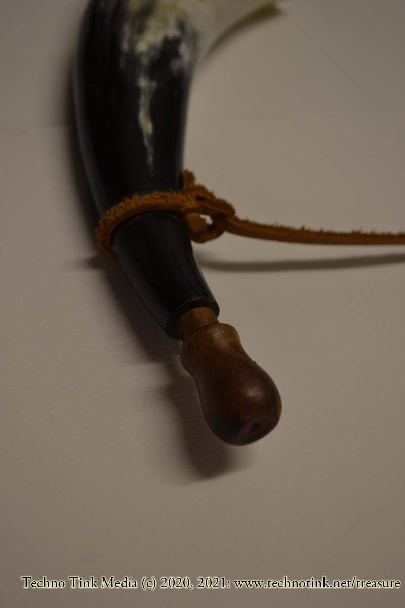 Pirate Gun Powder Horn, Polished and carved - White, black, tan coloring. - Image 4