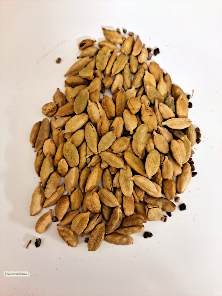 Cardamom Seeds, whole pods - 1 oz