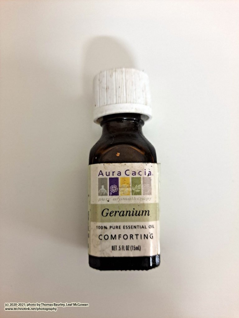 Geranium 100% pure essential oil, .5 fluid ounce - Aura Cacia