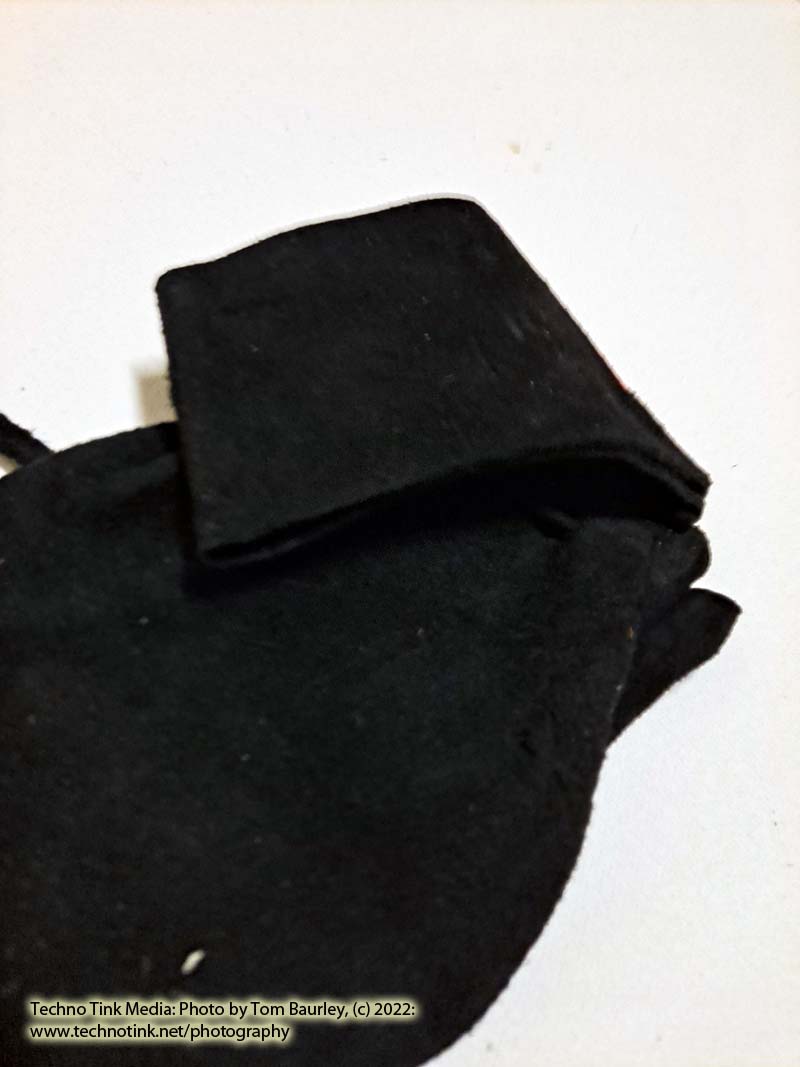 Black suede large pouch with wood bead - Image 6