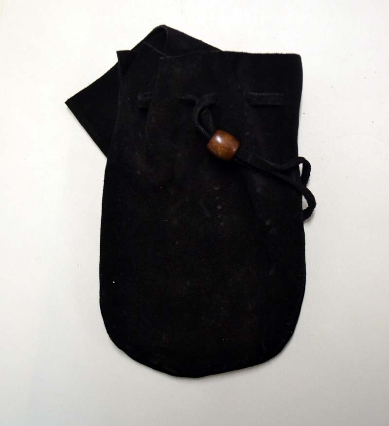 Black suede large pouch with wood bead - Image 10