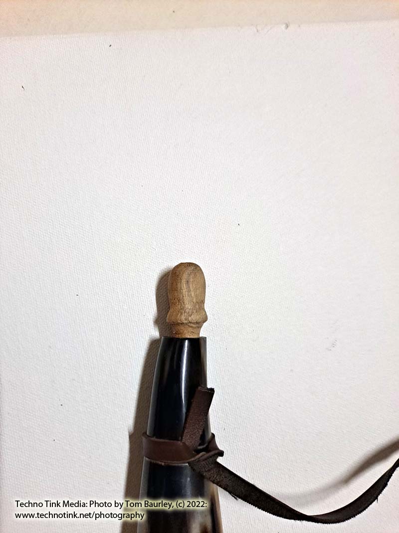 Medium Straight White/Tan/Brown Powder Horn - Image 4