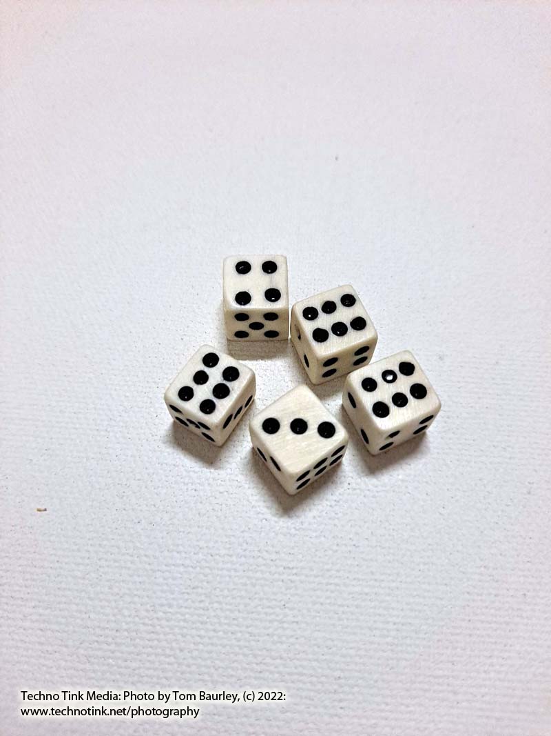 One Solid dot white face Hand-made bone dice 10 mm - Image 3