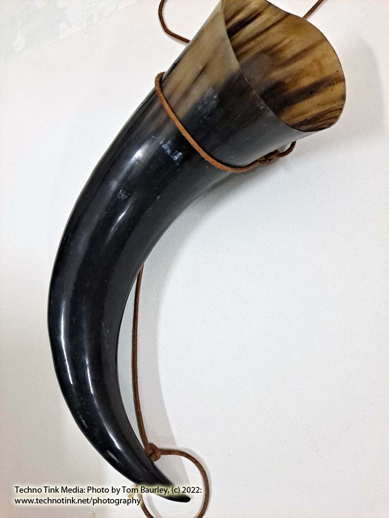 Extra Large, Black and Tan Viking Drinking Horn XL03 - Image 4