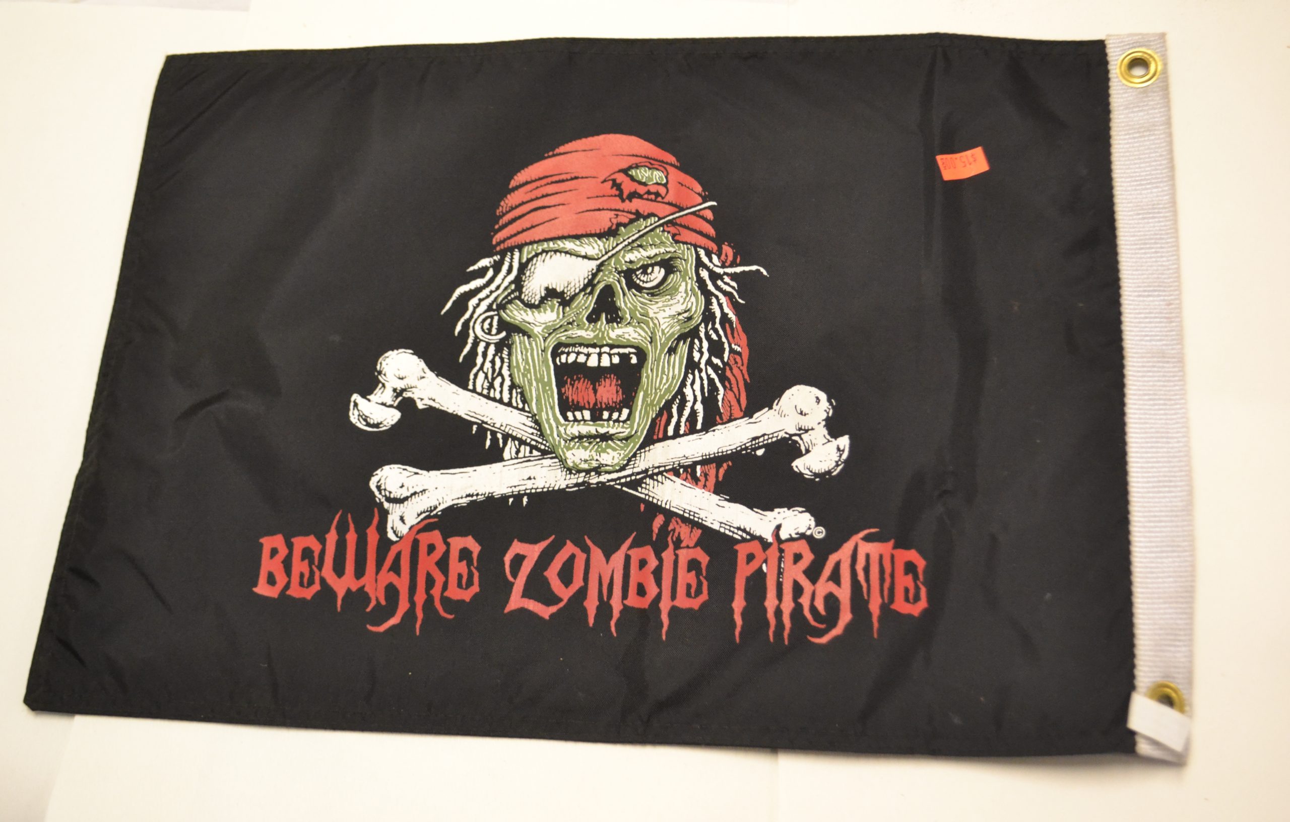 Beware Zombie Pirate Flag, 45 x 30 x .5 cm - Image 4
