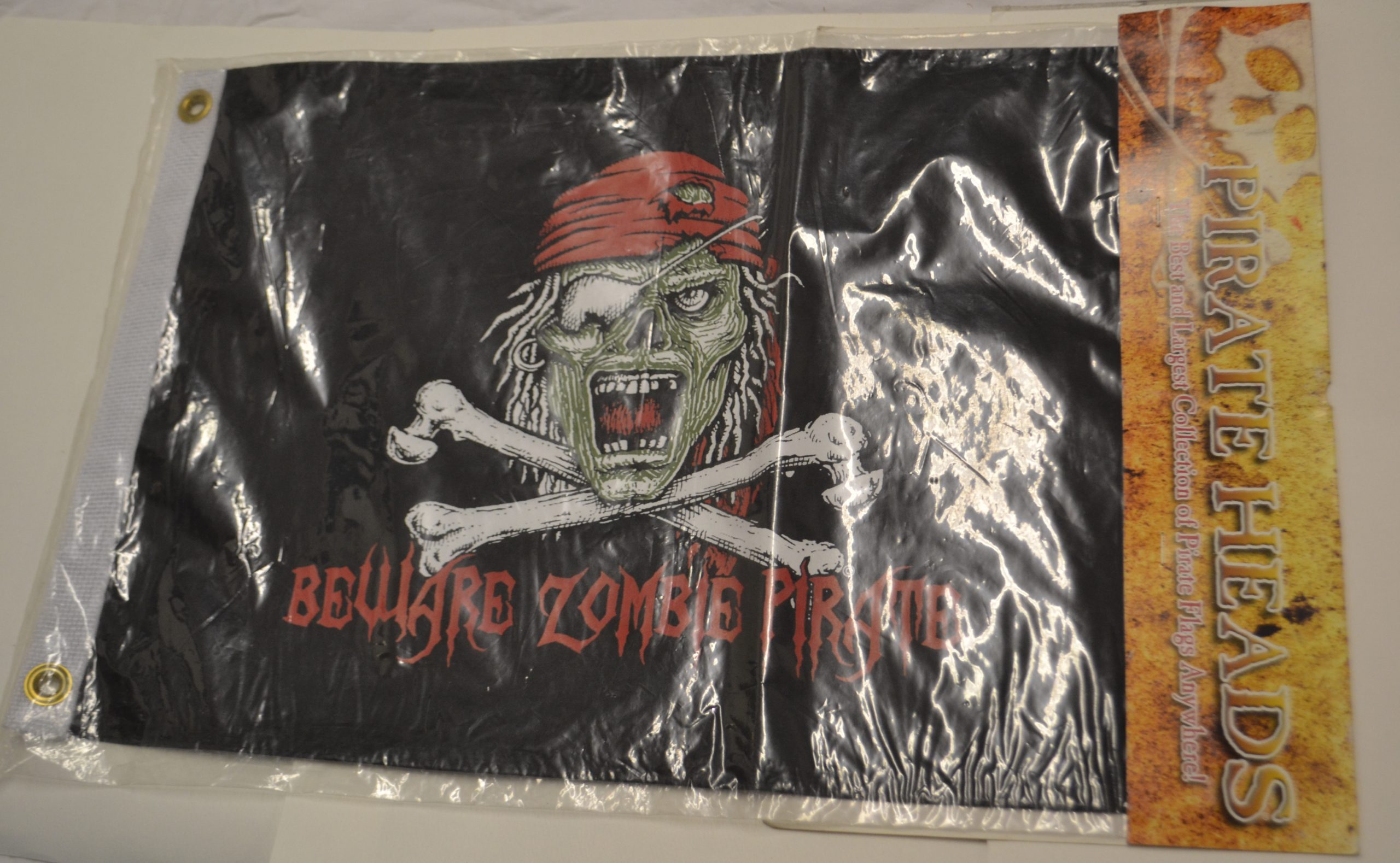 Beware Zombie Pirate Flag, 45 x 30 x .5 cm - Image 6