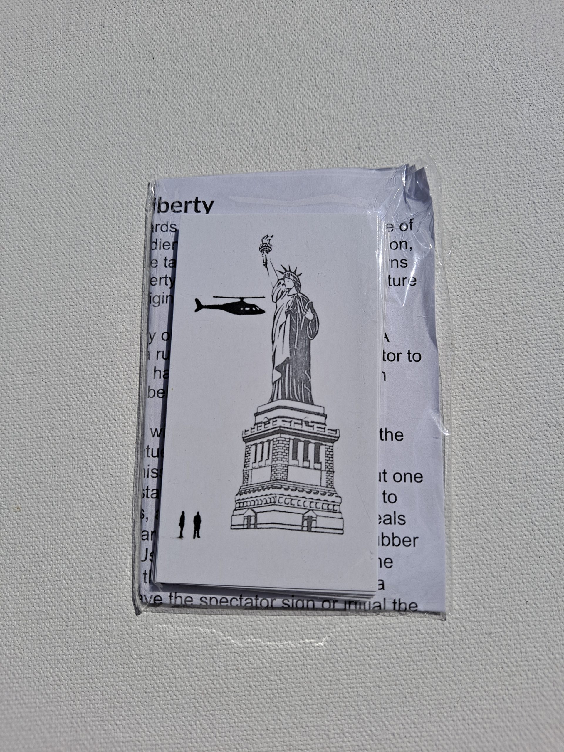 Vanishing Statue of Liberty Card Trick - Image 2
