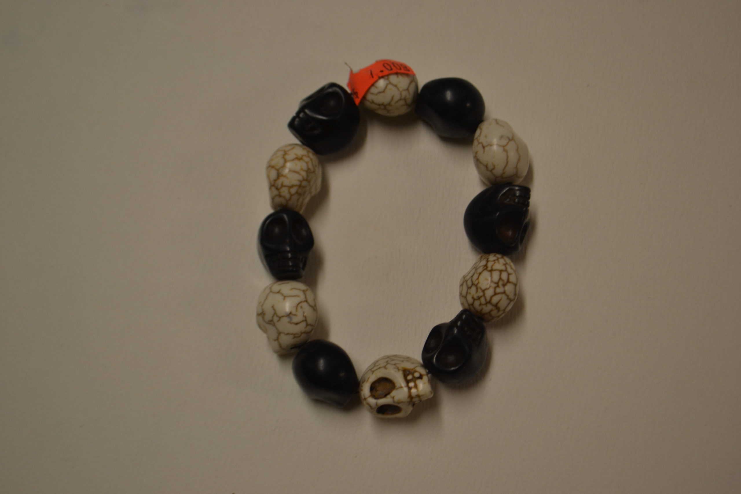 Small Black and white skull magnesite bead bracelet - Image 3