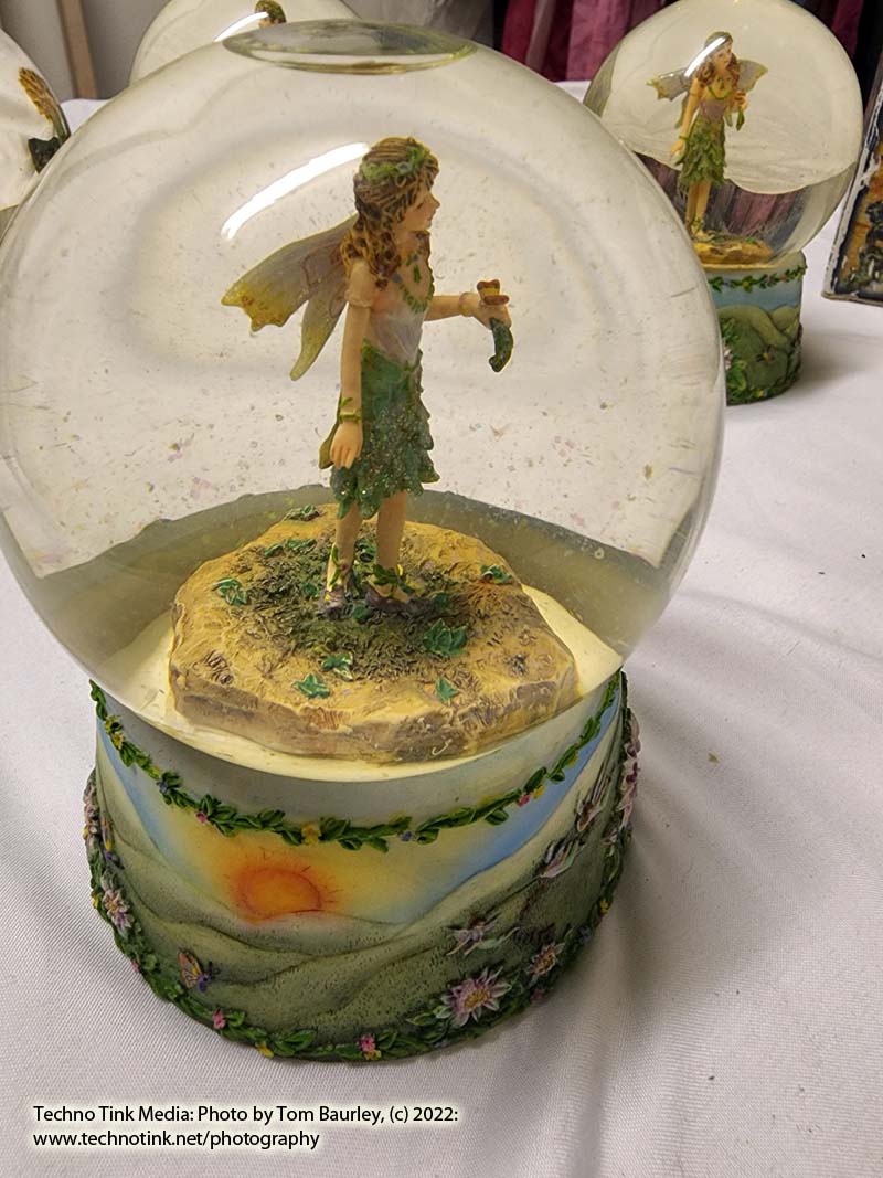 Faerie Glen Fernwhisper's Realm Globe Figurine (Dust particles) - Image 11