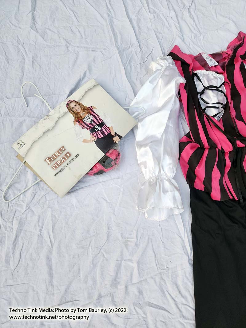 Large Pink/Black/White Sexy Pirate Outfit - Image 9
