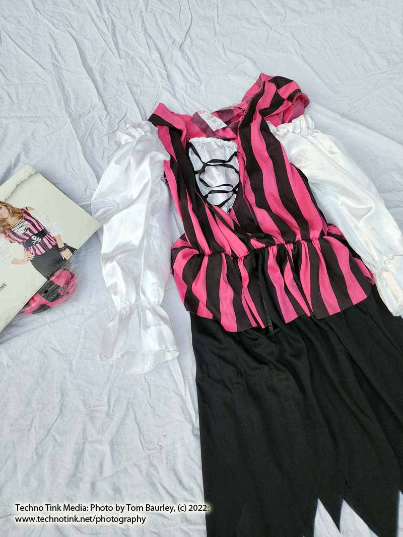 Large Pink/Black/White Sexy Pirate Outfit - Image 10