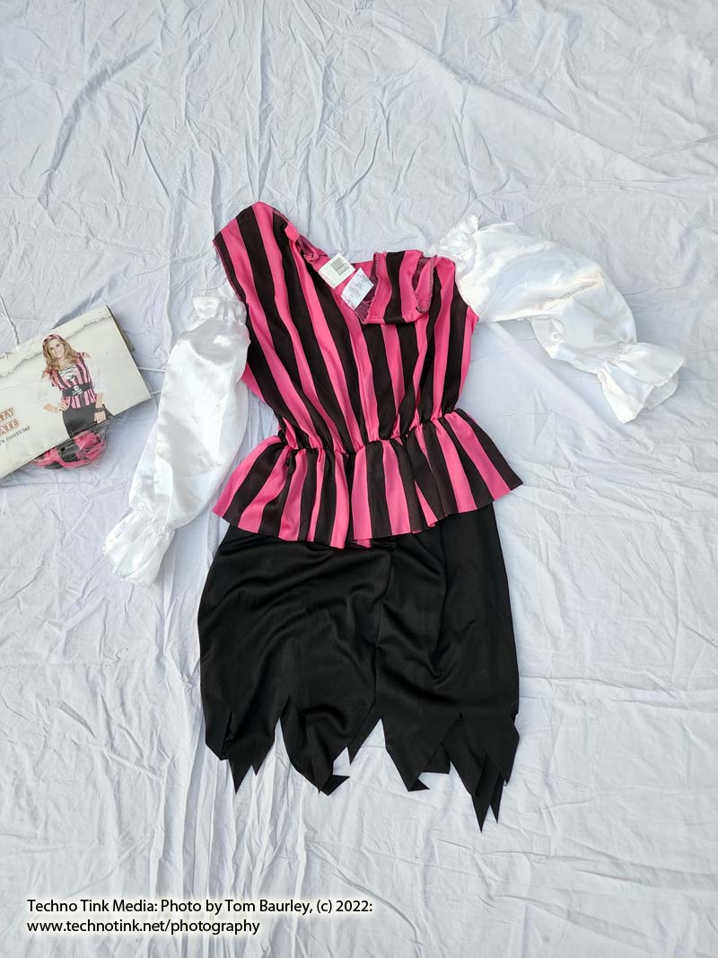 Large Pink/Black/White Sexy Pirate Outfit - Image 12
