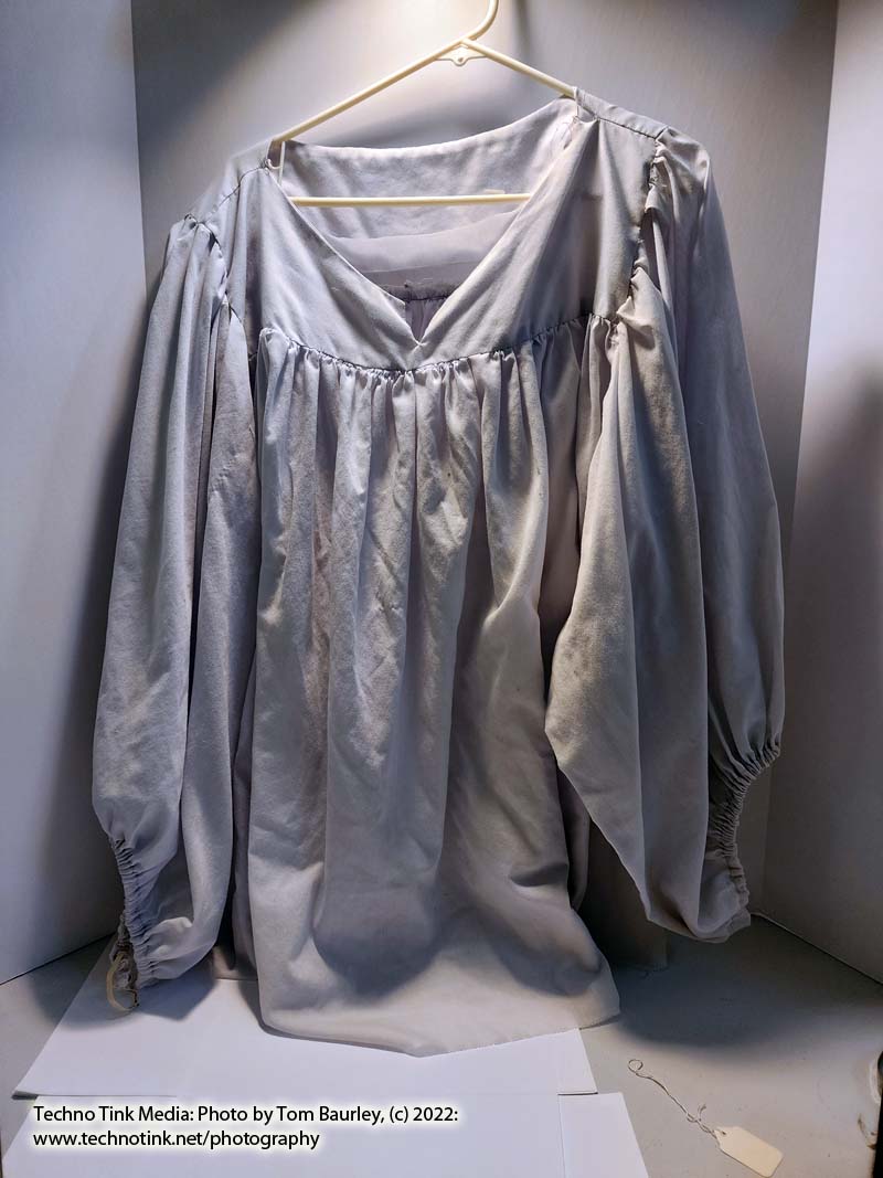 Off white XL Puffy Medieval or Pirate Shirt - Image 2