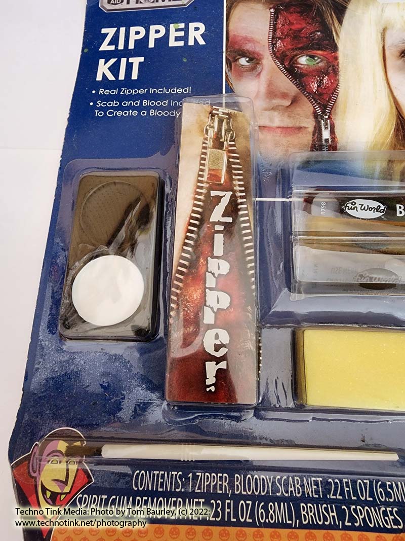 Fun World Zipper Makeup Kit - Image 4
