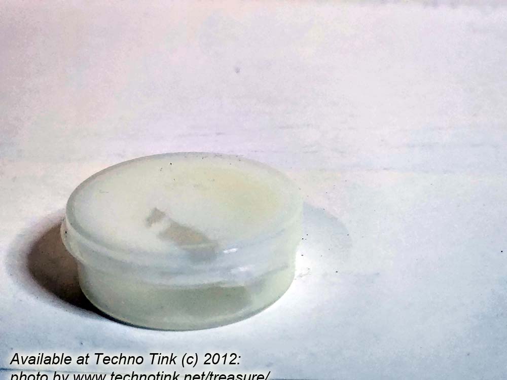 Small 1/4 oz Eucalyptus Hazelnut Ostrich Oil Salve - Image 6