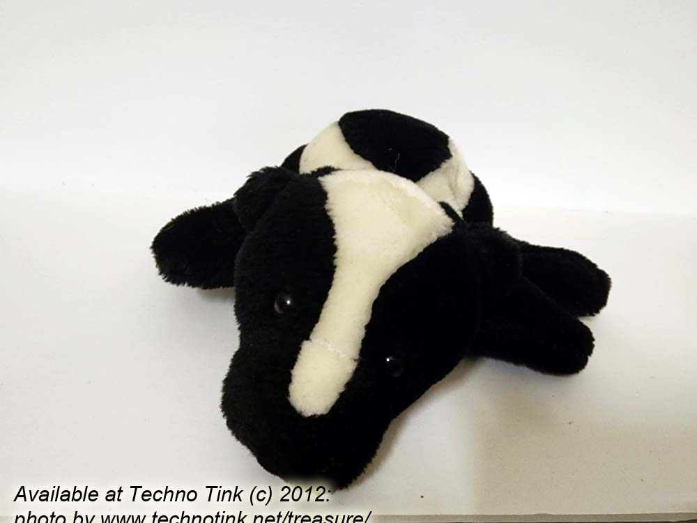 Black White Skunk Hand Puppet - Image 4