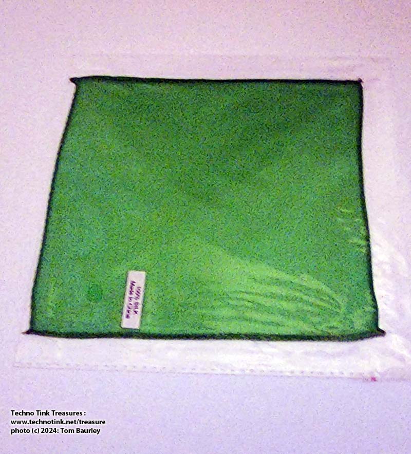 Silk 6 inch (Green) Magic by Gosh - Trick - Image 3