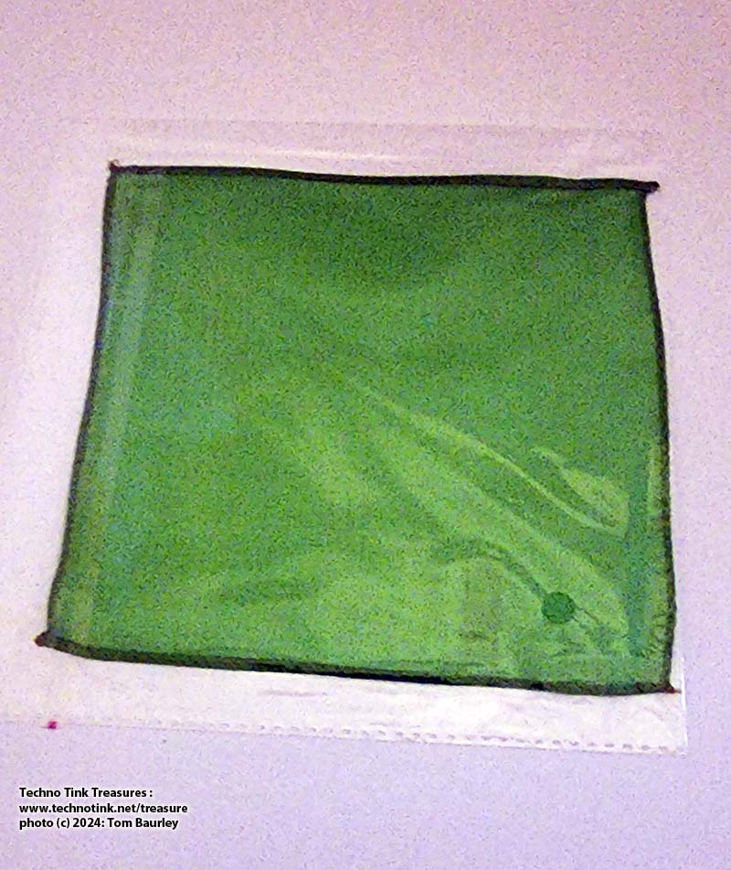 Silk 6 inch (Green) Magic by Gosh - Trick - Image 4