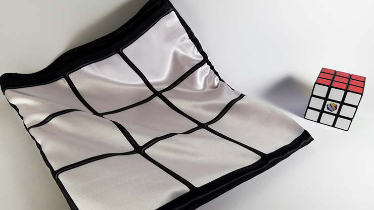 Qubik's Quick Change Bag by Lee Alex - Image 7
