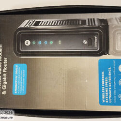 ARRIS SURFboard SBG6580 DOCSIS 3.0 Cable Modem/ Wi-Fi Router